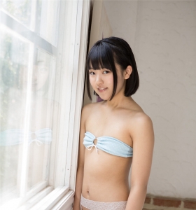日本美少女香月りお穿抹胸内衣吊带丝袜性感写真图片