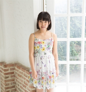 日本可爱小萝莉香月りお穿连衣裙清纯性感写真图片