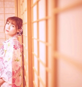 日本熟女粉色和服温婉气质写真