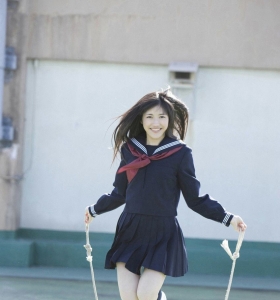 日本美女渡边麻友校园水手服甜美写真