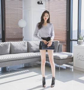 韩国美女模特朴正允白领装扮魅力四射