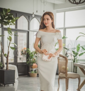 韩国模特气质高贵白色紧身裙展现完美身材